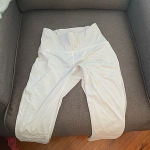 White lululemon leggings